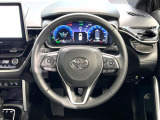 インテリアに合わせたデザインのステアリングは、運転される方のことも考え、運転しやすい形状、大きさです。是非一度、実際に触ってお確かめください。