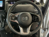 運転にかかわる様々な操作を安全に行えるように視点移動が少なく操作性に配慮されたスイッチ類が凝縮されたコクピットです。