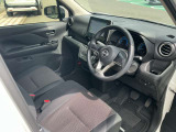 運転席周りはすっきりとしていて運転がしやすいです。