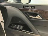 運転の操作性、快適性など全てはシートポジションから始まります。ドライバーごとの好みのポジションを記憶できるシートメモリーは、欠かせない機能です。