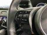 ステアリングにオーディオ操作スイッチが付いています。オーディオ画面に直接タッチしなくても操作が出来ますので、運転に集中できます。