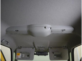前席上部に付いているスリムサーキュレーターで室内の空気を循環させエアコンの効きをサポート☆後席でも快適にお過ごしいただけます♪