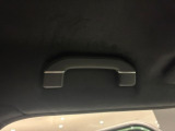 G63にしか選択ができないナッパレザールーフハンドルが装備されております