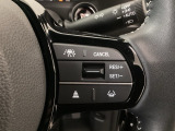 【アダプティブ・クルーズ・コントロール】予め設定した車速内でクルマが自動的に加減速。 前走車との適切な車間距離を維持しながら追従走行し、高速道路でのドライバーの疲労を軽減してくれる嬉しい機能付♪