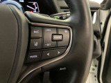 ミリ波レーダーとカメラを組み合わせたLEXUS Safety System。長距離の高速走行が快適になる、全車速追従型のレーダークルーズコントロールに対応しています。