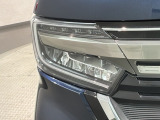 LEDヘッドライトは、点灯の瞬間から最大光量を発揮し、突然暗くなるトンネルなどでの安定感を高めます。