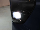 フロントLEDフォグランプです鮮やかな日光色で明るく足元を照らします。