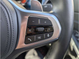 ステアリングスイッチにてオーディオやハンズフリー電話など操作が可能です。目線を動かさず操作可能です。