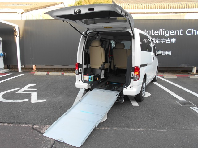 NV200バネットバン 1.6 チェアキャブ 車いす1名仕様 専用サードシート有