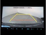 後方確認に便利なバックカメラ装備!!バックカメラにはガイド線を表示することも可能で、狭い駐車場や後方が確認しづらい場所に駐車するときや、車を切り返す時に便利な装備です!!