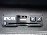 ■【ETC車載器】が装備されています。セットアップをしてお渡しとなり、ETCカードを差し込むだけで高速道路の利用が可能です。