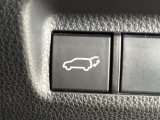 【パワーバックドア】スマートキーや運転席のボタンを押すだけでリアゲートが自動で開閉します!荷物を持っている時や、高い位置にあるバックドアを閉める際に便利な機能です♪