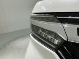 LEDヘッドライトは、点灯の瞬間から最大光量を発揮し、突然暗くなるトンネルなどでの安定感を高めます。