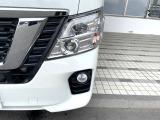 【LEDヘッドライト】悪天候や夜間走行時も良好な視界を確保し安心して運転できる高輝度LEDヘッドライトを装備!点灯速度が早く、消費電力も抑えられています。