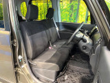 運転席まわりには十分なスペースがあり、大柄な方でもゆったり運転していただける環境です。