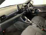 高いホールド性で運転姿勢が安定します。長距離ドライブでも疲れにくいのが魅力です。快適なドライビングライフをお送りください♪