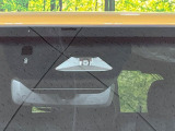 【プリクラッシュセーフティ】前方の車両等を検知し、衝突しそうな時は警報で注意を促し、ブレーキを踏む力をサポート。ブレーキを踏めなかった場合は衝突被害軽減ブレーキが作動、衝突回避をサポートします。
