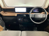 フロントガラスを大きくデザインしているので、運転席からの死角が少ない分安心して運転していただけます★
