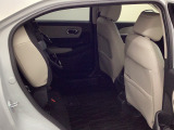 ★チップアップ&ダイブダウン機能付き【ULTR SEAT】は後席座面を左右分割で跳ね上げることができます☆トランクで積載できない背の高い荷物をラクラク収納できます。ホンダ車ならではの人気装備です♪
