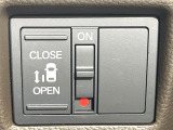【パワースライドドア】スマートキーや運転席のスイッチでスライドドアの開閉が可能♪電動だから力を入れてドアを開ける必要が無く、小さいお子様でも、重い荷物を持っている時もラクに開け閉めできます♪
