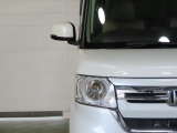 LEDヘッドライトは、点灯の瞬間から光量を発揮し、突然暗くなるトンネルなどでの安定感を高めます。
