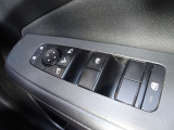 パワーウインドウスイッチ★電動格納機能付きで運転席からドアミラーの角度が調整可能です。電動格納機能付きです♪