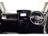 必要な装備を使いやすい位置に配置した機能的な運転席まわり。操作感や車両感覚など、ぜひ運転席に座って確かめてください。