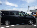 国の指定を受けた自社工場で、整備士が車検と点検整備を行っております。