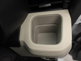 カップホルダーは運転席や助手席からちょうど手の届く位置です!!