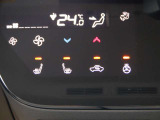 ステアリングヒーターとシ-トヒ-タ-装備!真冬でもハンドルと座面はポカポカで暖かい機能です♪