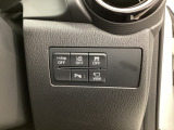 各種機能の切替スイッチは運転席パネル下に集約されています。任意で切り替え可能なため状況に合わせてお使いください。