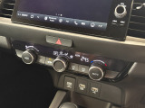 電子制御パーキングブレーキは信号待ちでも便利。いつもより運転がラクになるはずです。