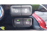 アドバンスト パーク付きです。カメラやソナーによって、周囲を監視しながら駐車を支援。障害物を検知した場合には警報を鳴らし、ブレーキ制御を行うことで接触回避を支援します。