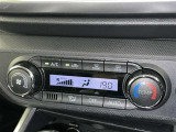 オートエアコン付きなので一度、気温を設定すれば自動的に過ごし易い温度に調整してくれますよ。 車内をいつでも快適空間にしてくれます。
