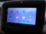 CD、DVD、Bluetooth、AM、FM、スマートフォン接続ができます。