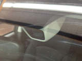【アイサイトVer2】前方の車両等を検知し、衝突しそうな時は警報で注意を促し、ブレーキを踏む力をサポート。ブレーキを踏めなかった場合は衝突被害軽減ブレーキが作動、衝突回避をサポートします。