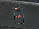 「SOSコール」が付いています。交通事故や急病などの緊急時に、専門のオペーレーターが消防司令センターや警察に迅速に連絡し、緊急車両の手配をサポートします。