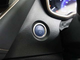 《エンジン始動パワースイッチ》エンジン起動はブレーキを踏みながらパワースイッチを押すだけです。カバンやポケットに携帯していればスマートキーを取り出す必要もないので便利ですね!
