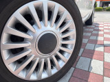 ●純正15インチアルミホイール:輸入車ならではの卓越した走りを支えるホイールと足回りです!日本車の走りに慣れている方にもぜひ体感して頂きたいほど、高いレベルでまとまっています!