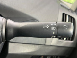 【オートライト】周りの明るさに応じて自動でヘッドライトの点灯・消灯ができる機能です!ライトの付け忘れ・消し忘れなどが無くなり、雨の日や夕方の走行も安心!トンネル通過時も便利ですね♪