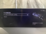 カメラが車線を認識してはみ出しそうになるとステアリングアシストが介入するレーン・キープ・アシストシステムを装備しております。お好みで作動・非作動の設定も可能です。
