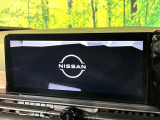 【メーカー純正12.5ナビ】インテリアに溶け込むスタイリッシュな「専用設計」メーカーナビを装備♪視認性や操作性など基本性能にも優れ、より上質なカーライフをお楽しみいただけます。