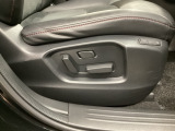 パワーシートを装備!体格や好みに応じたポジションをスムーズに調整できます。