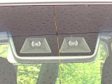 【スマートアシスト】走行中に前方の車両等を認識し、衝突しそうな時は警報とブレーキで衝突回避と被害軽減をアシスト。より安全にドライブをお楽しみいただけます。