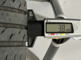夏タイヤの残り溝は3.8mmです。スリップラインからは2.0mmとなっております。