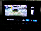 バックカメラの画像です。ガイドラインがスムースな車庫入れをサポートいたします。車庫入れの安心感がアップしますね。