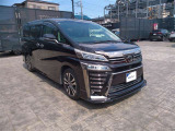 広々とした車内空間に優れた燃費性能。更にデザインも上質で人気のお車です!