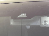 【トヨタセーフティセンス】走行中に前方の車両等を認識し、衝突しそうな時は警報とブレーキで衝突回避と被害軽減をアシスト。より安全にドライブをお楽しみいただけます。