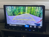 【バックカメラ】駐車時に後方がリアルタイム映像で確認できます。大型商業施設や立体駐車場での駐車時や、夜間のバック時に大活躍!運転スキルに関わらず、今や必須となった装備のひとつです!