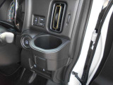 運転席のドリンクホルダーです♪